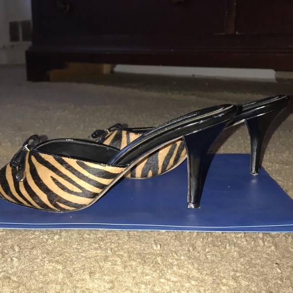 3 inch White House Black Market heel lightly worn - Picture 2 of 3